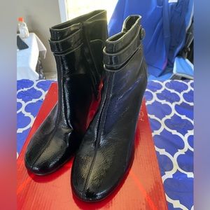 Aerosole women’s black patent booties size 11